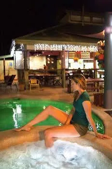 Colonial Village Resort Urangan 3*,