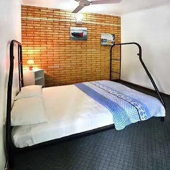 Colonial Village Resort Urangan 3*,  Australia